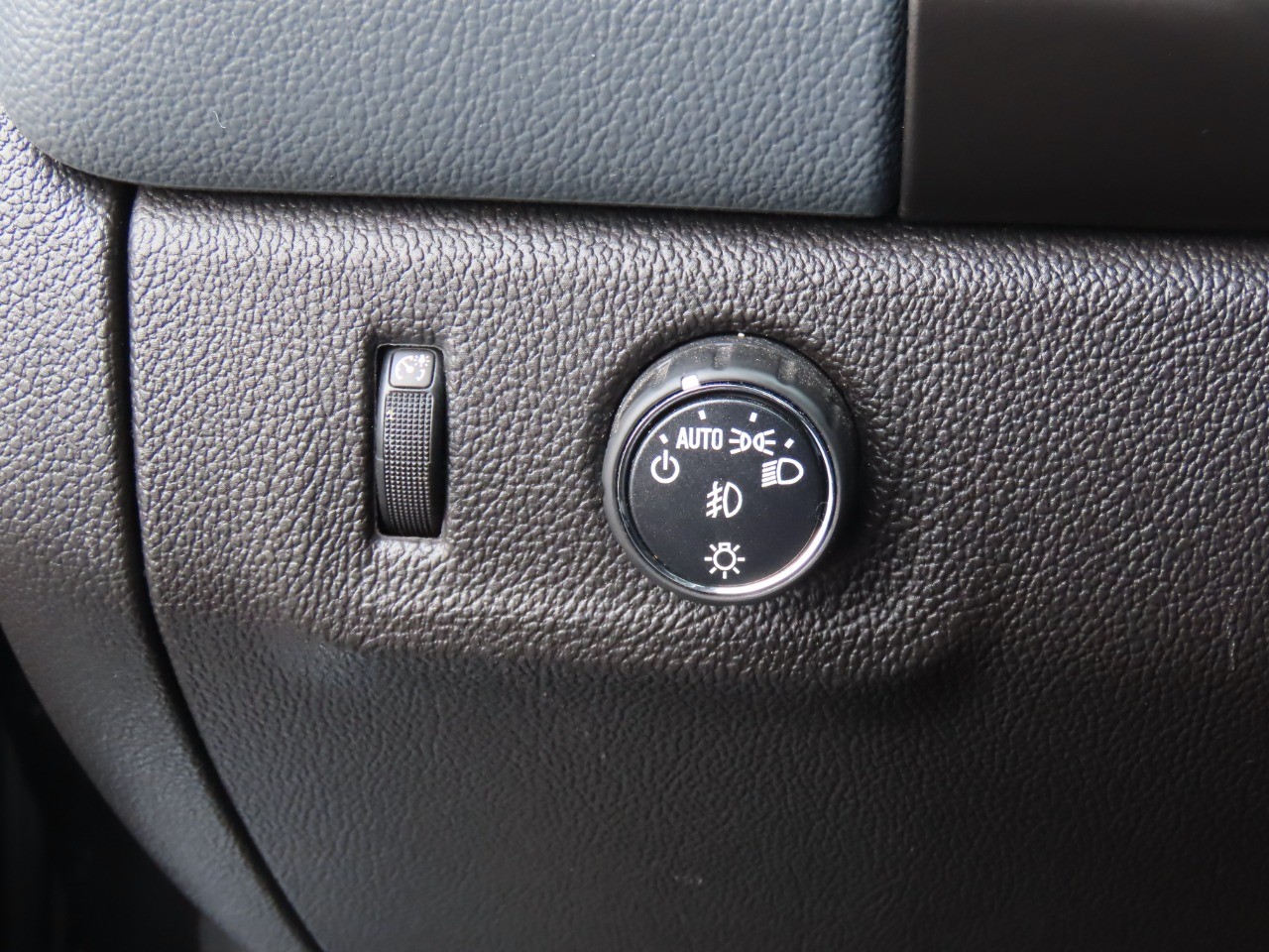 used 2015 Chevrolet Colorado car, priced at $18,999