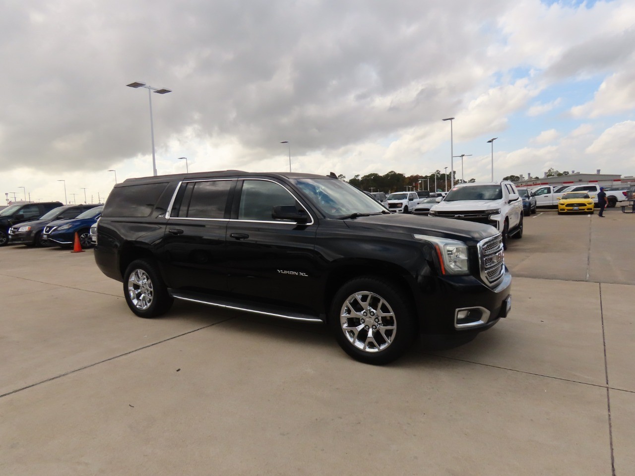 used 2016 GMC Yukon XL car, priced at $9,999