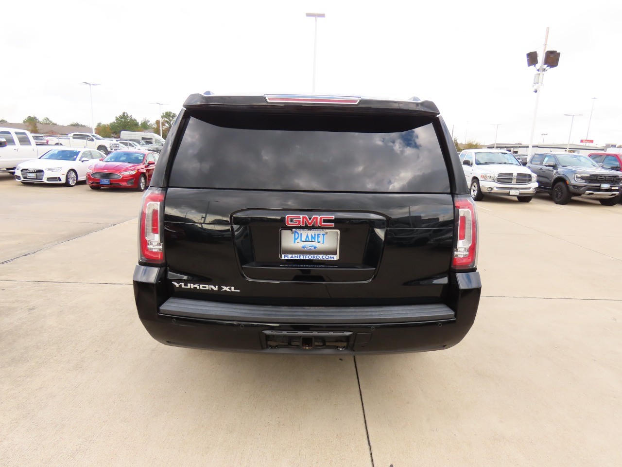 used 2016 GMC Yukon XL car, priced at $9,999