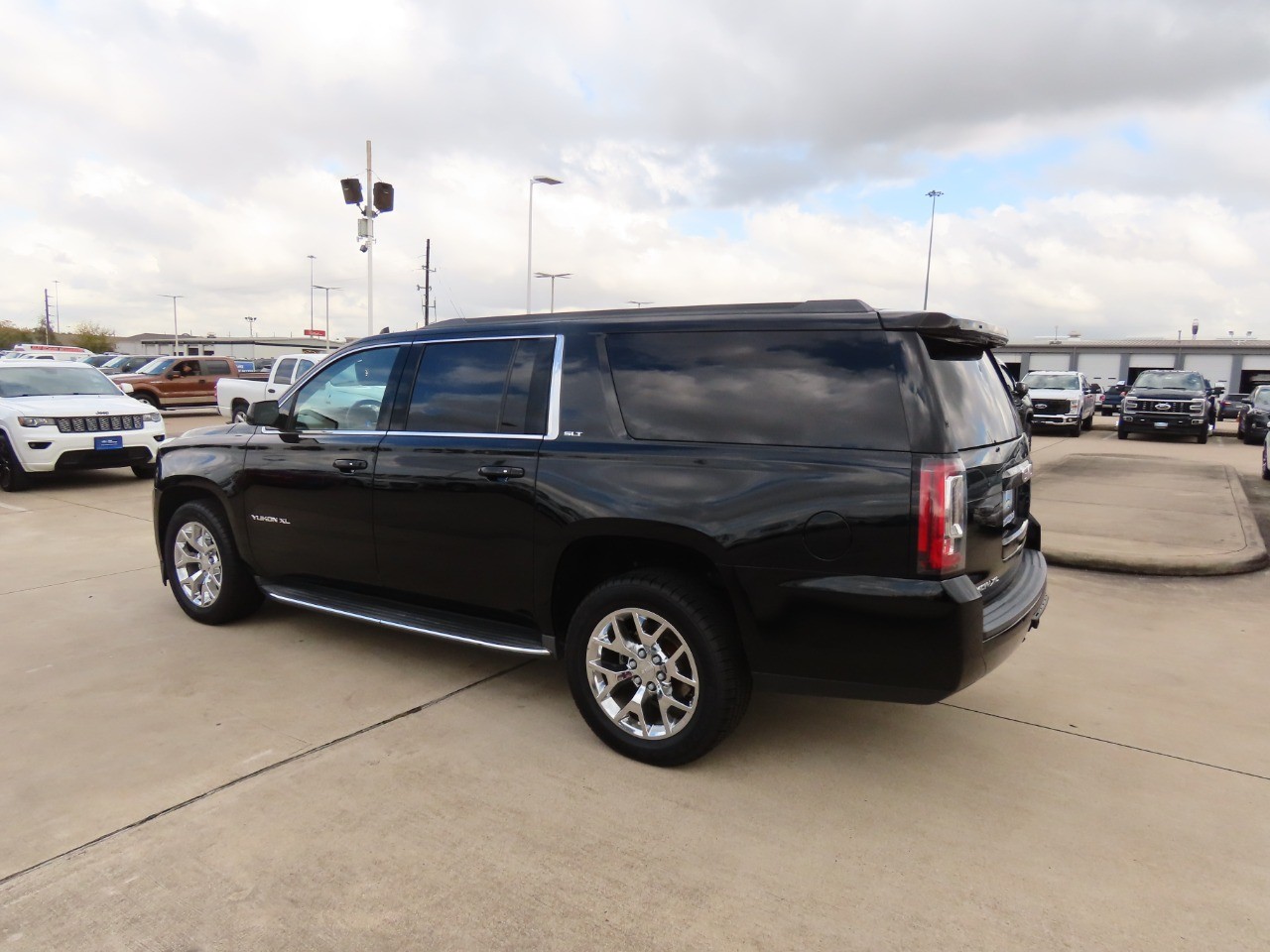 used 2016 GMC Yukon XL car, priced at $9,999