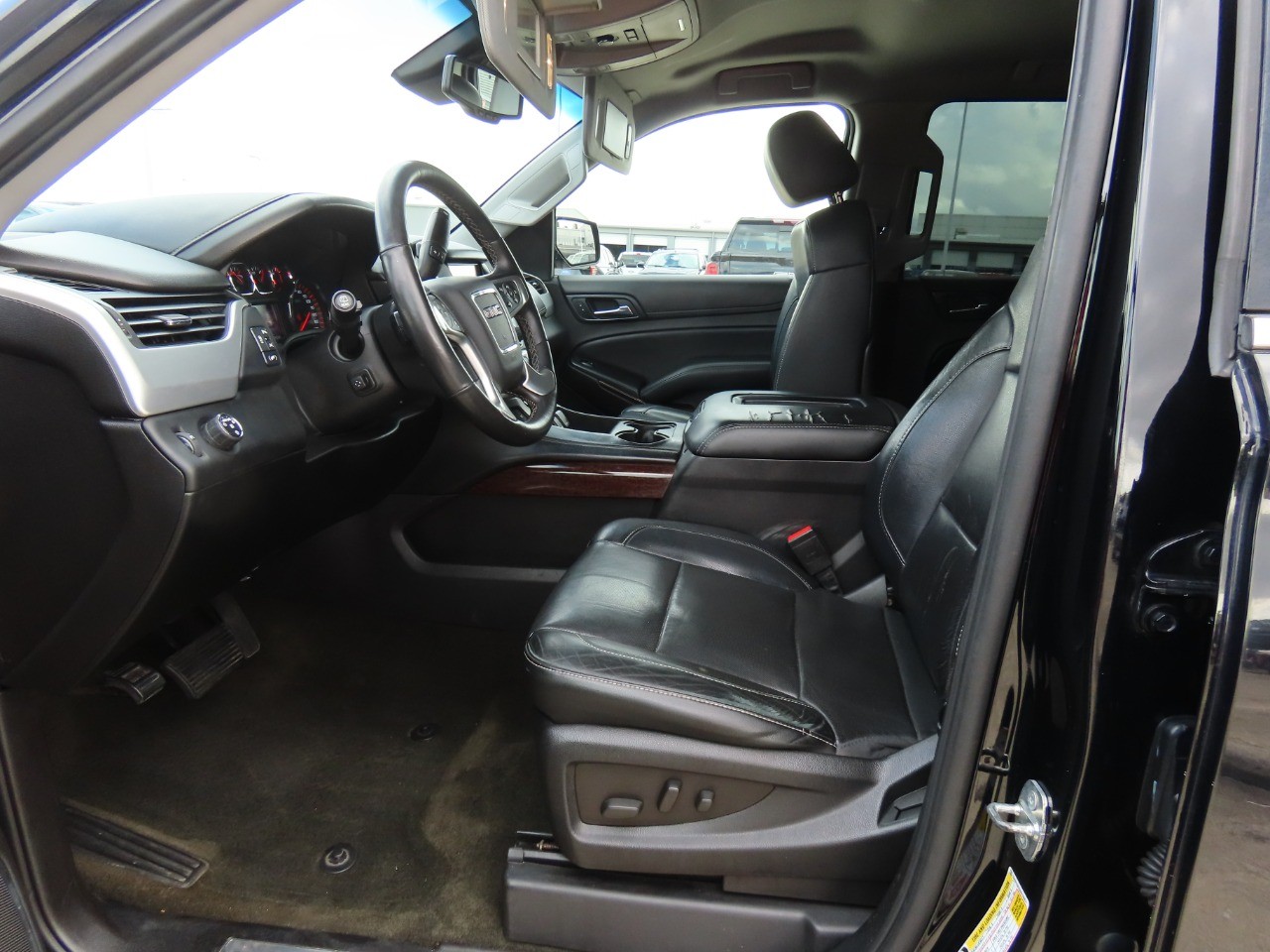 used 2016 GMC Yukon XL car, priced at $9,999