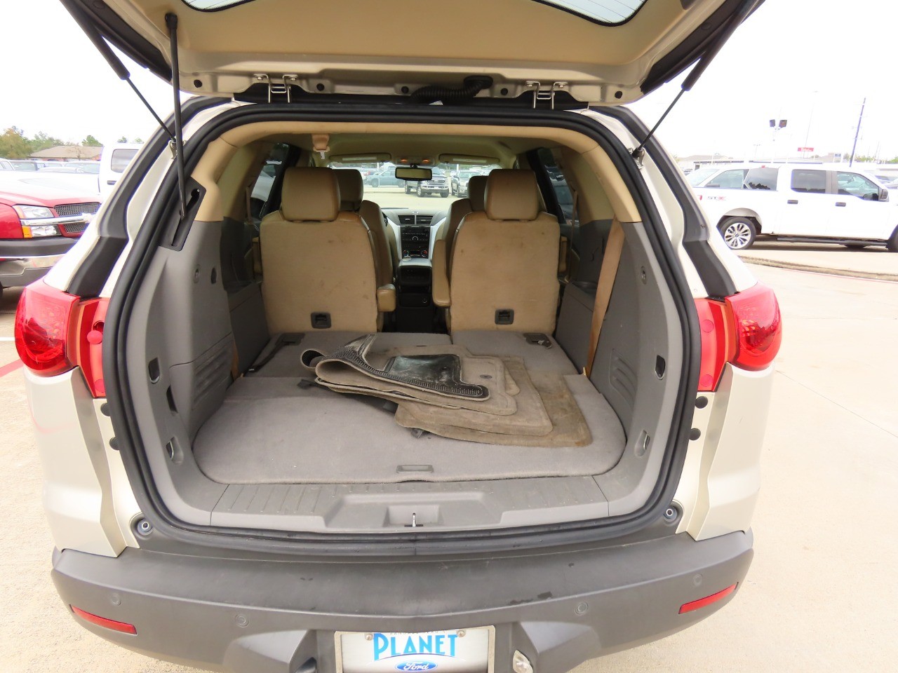 used 2011 Chevrolet Traverse car, priced at $7,999