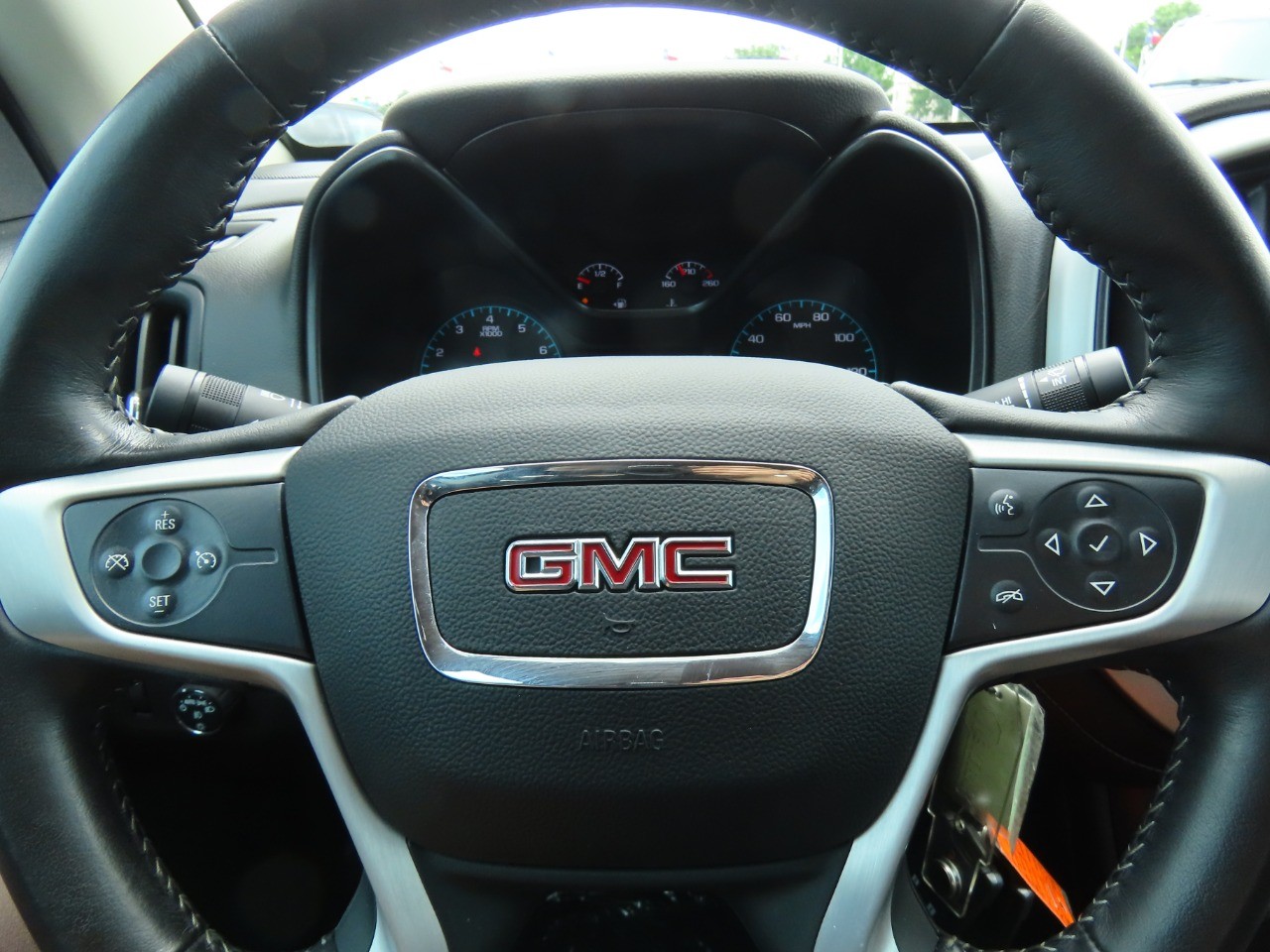 used 2022 GMC Canyon car, priced at $26,999