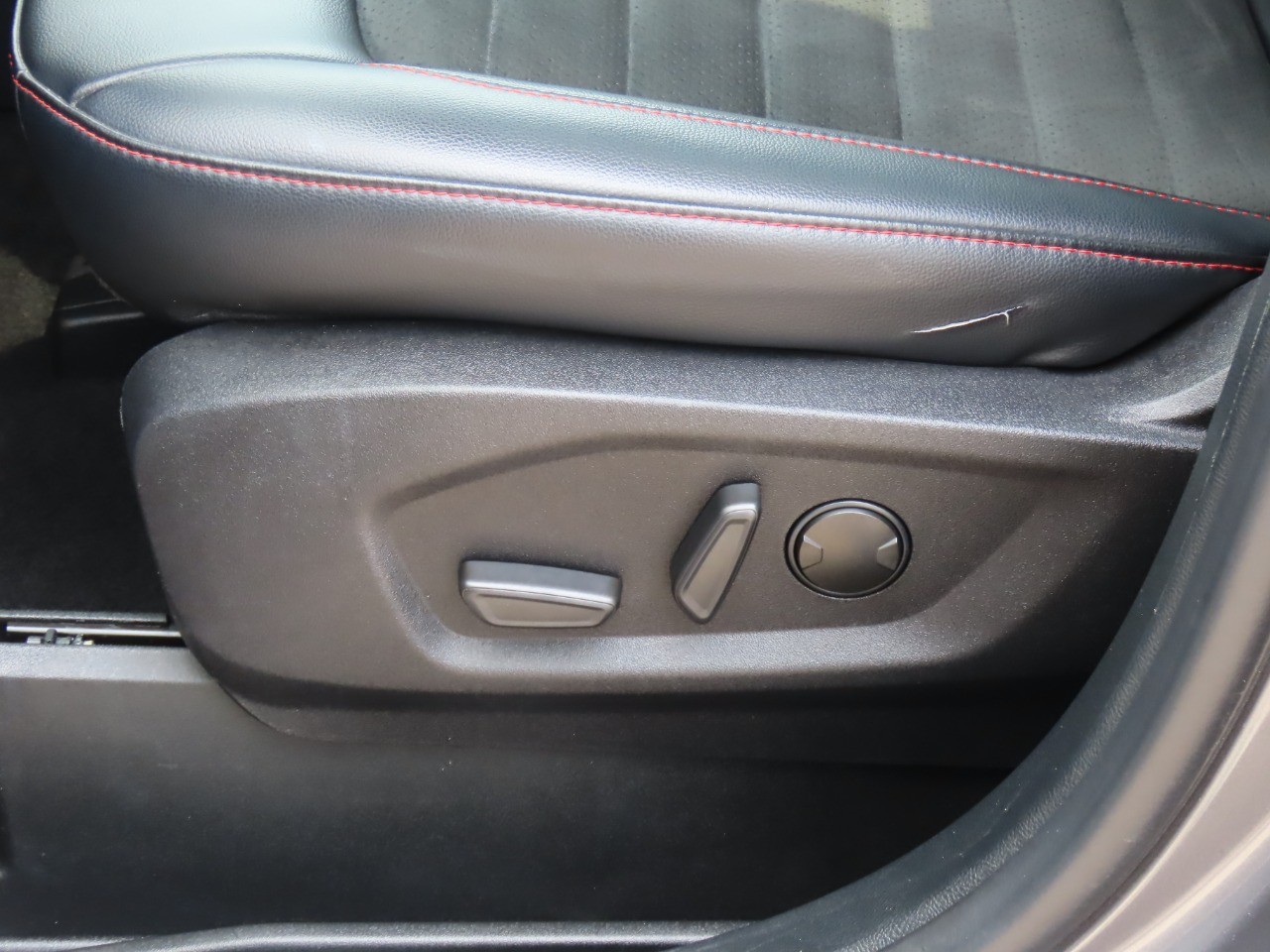 used 2022 Ford Edge car, priced at $26,999