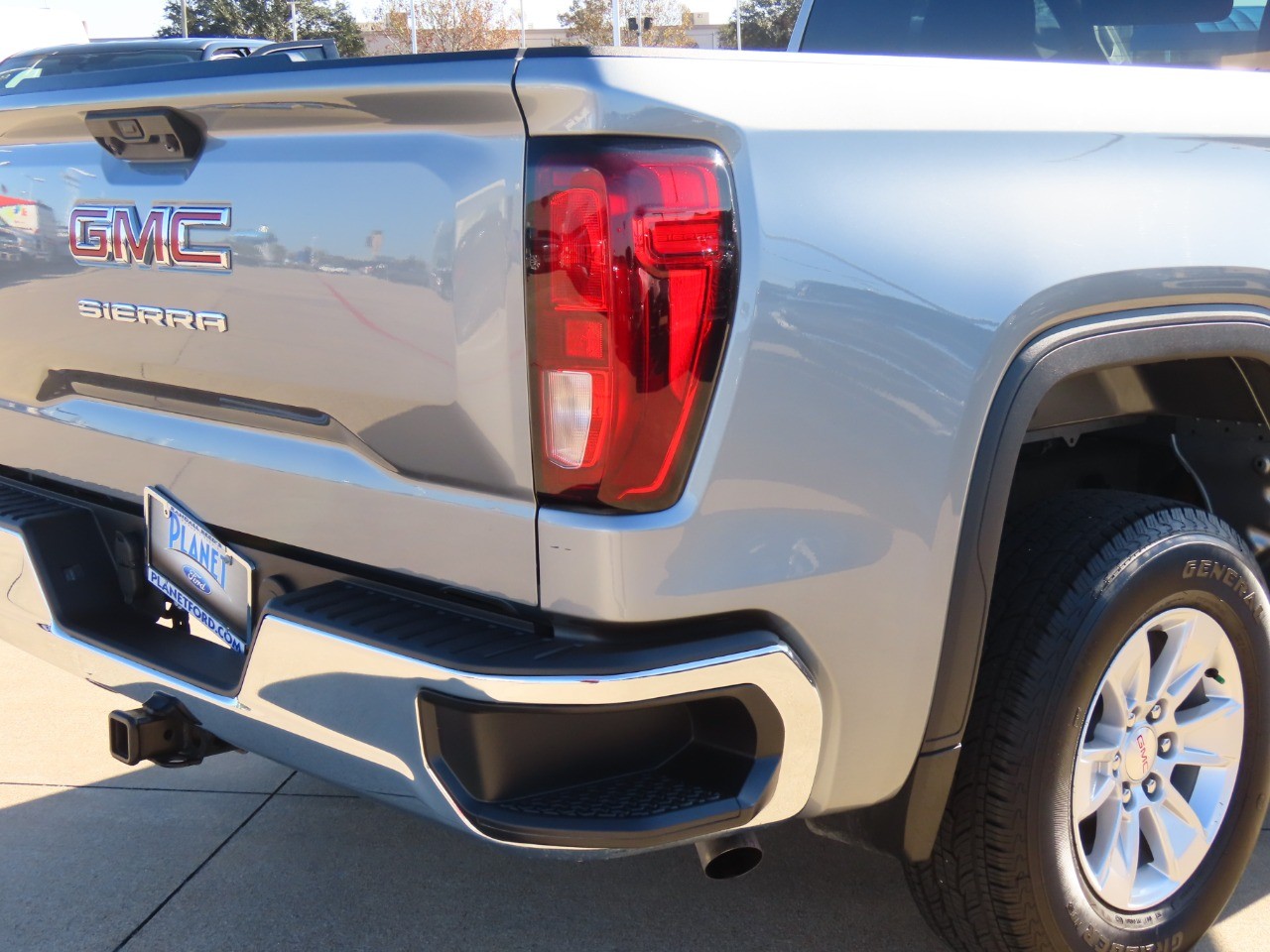 used 2024 GMC Sierra 1500 car, priced at $31,999