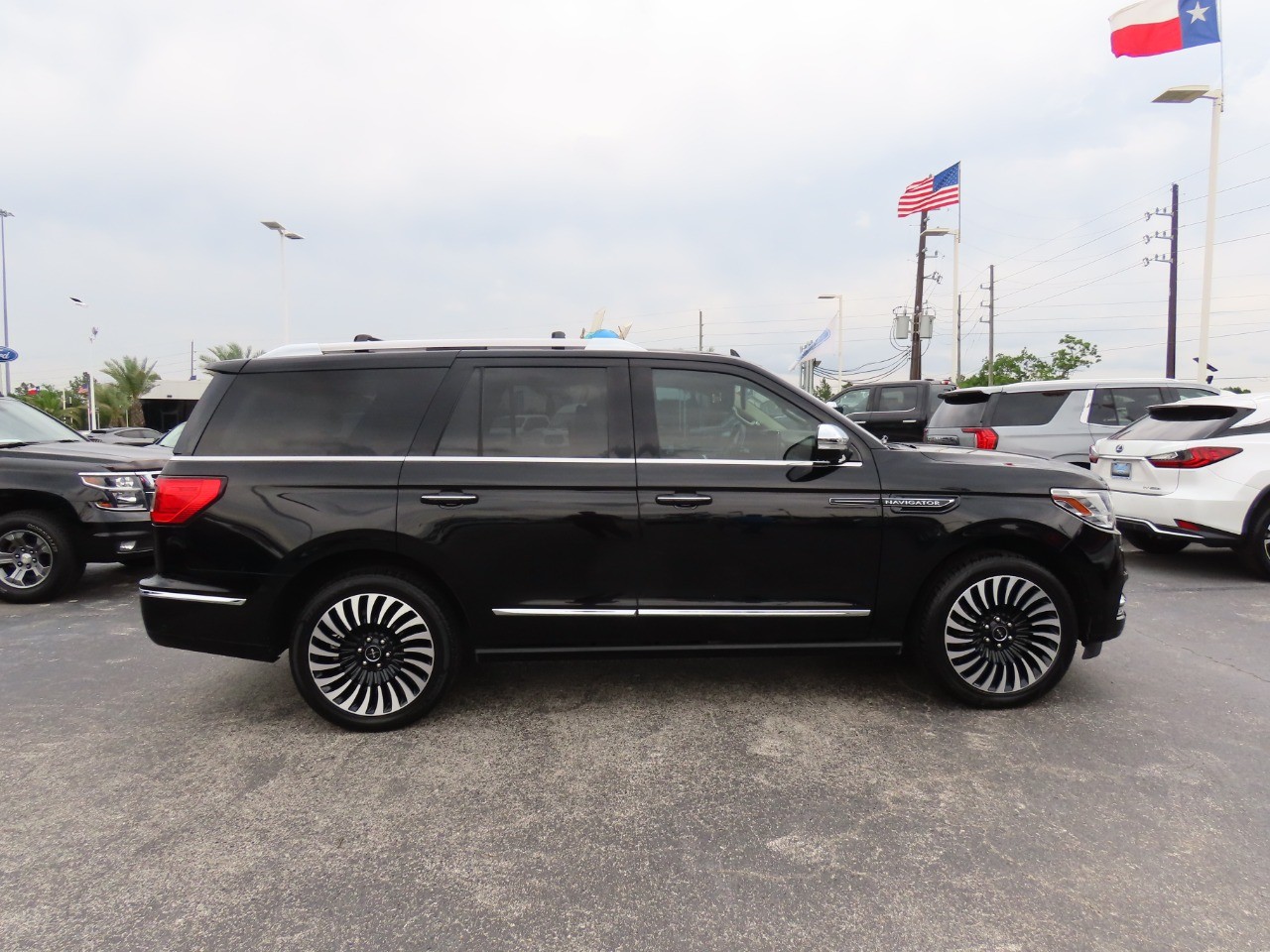 used 2020 Lincoln Navigator car, priced at $41,999