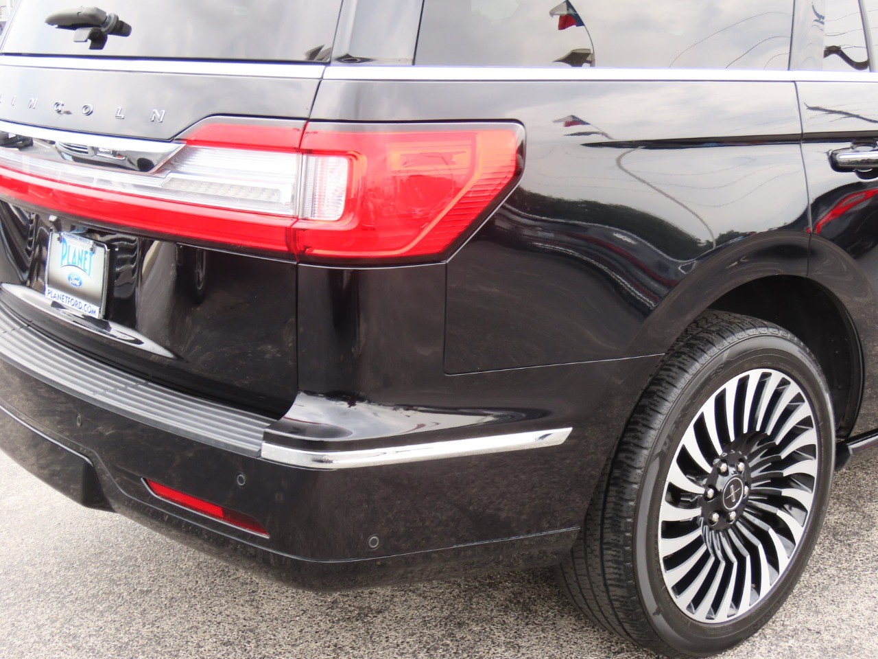 used 2020 Lincoln Navigator car, priced at $41,999