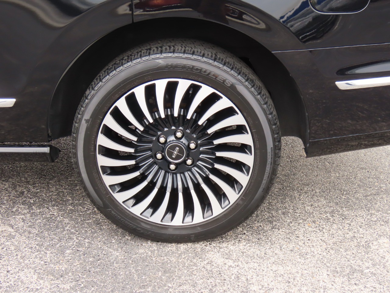 used 2020 Lincoln Navigator car, priced at $41,999