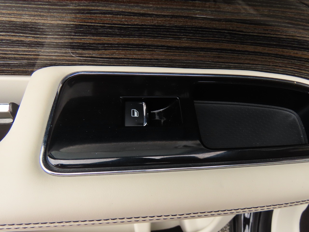 used 2020 Lincoln Navigator car, priced at $41,999