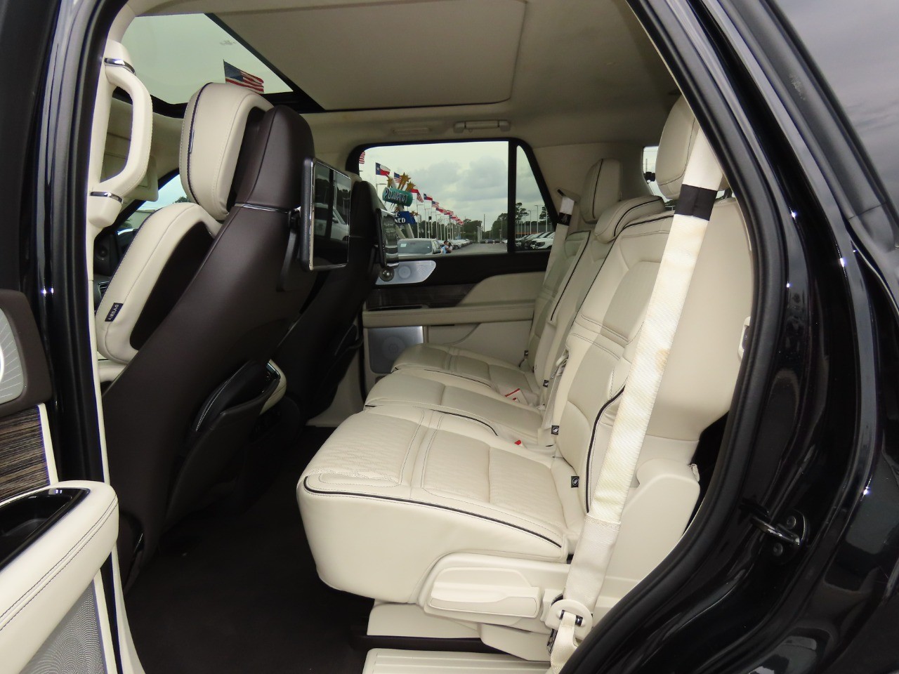 used 2020 Lincoln Navigator car, priced at $41,999