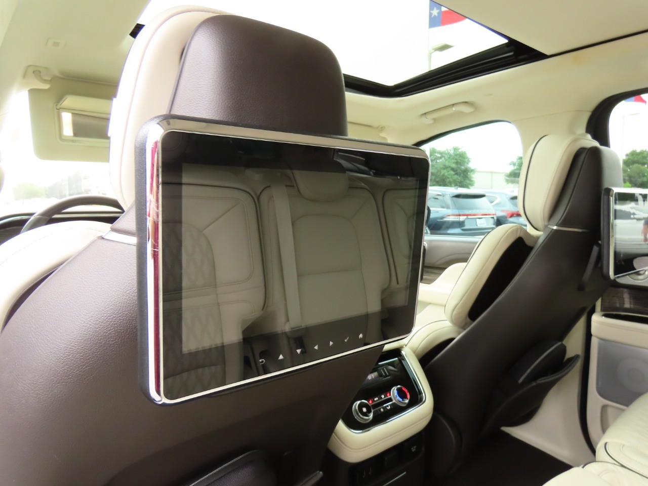 used 2020 Lincoln Navigator car, priced at $41,999