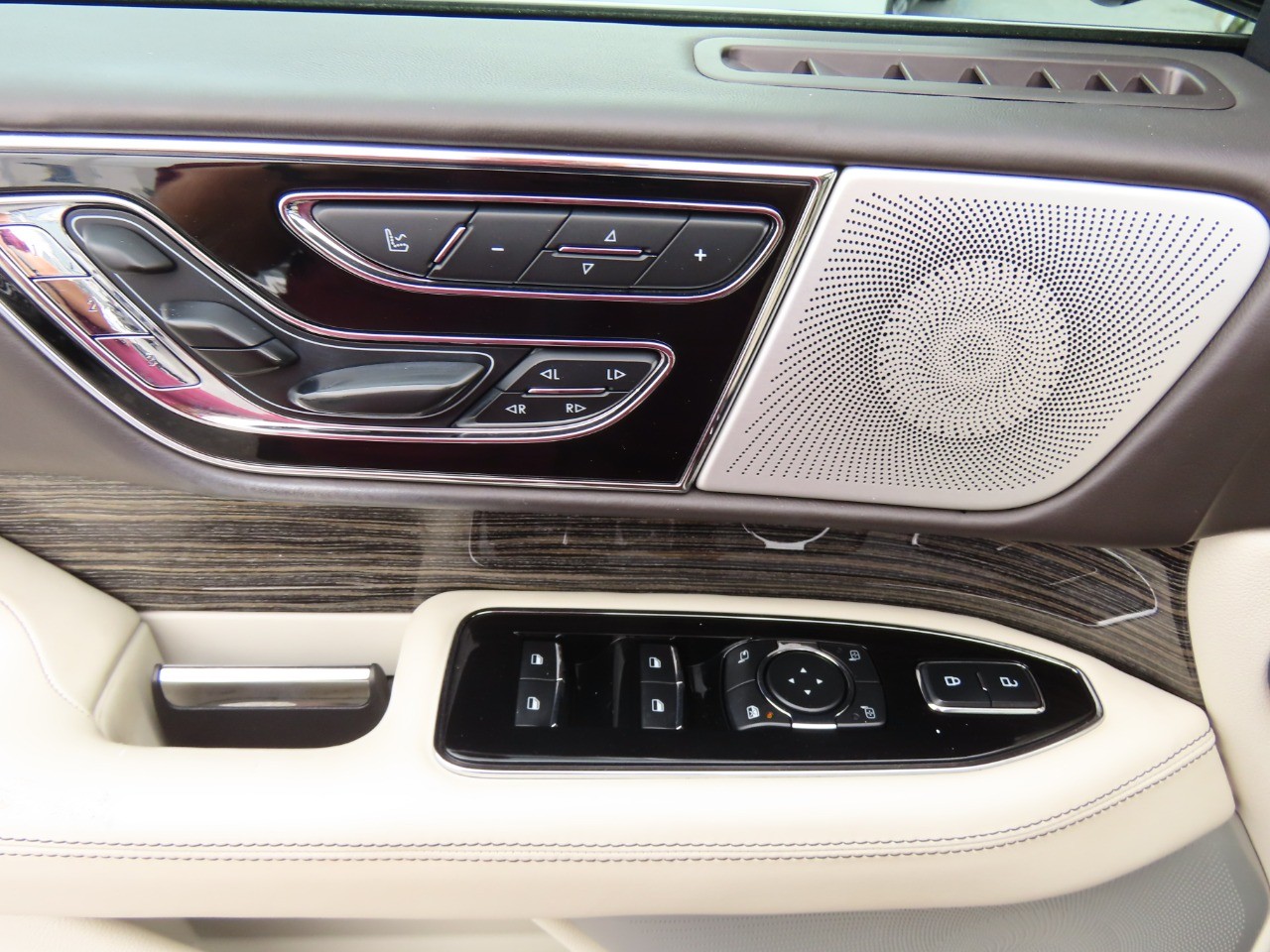 used 2020 Lincoln Navigator car, priced at $41,999