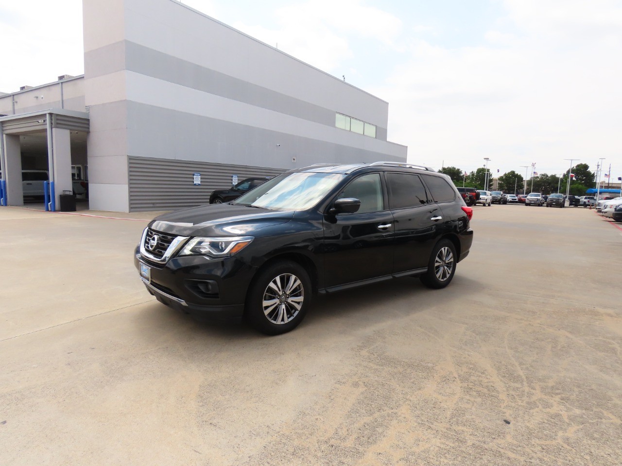 used 2020 Nissan Pathfinder car, priced at $17,999