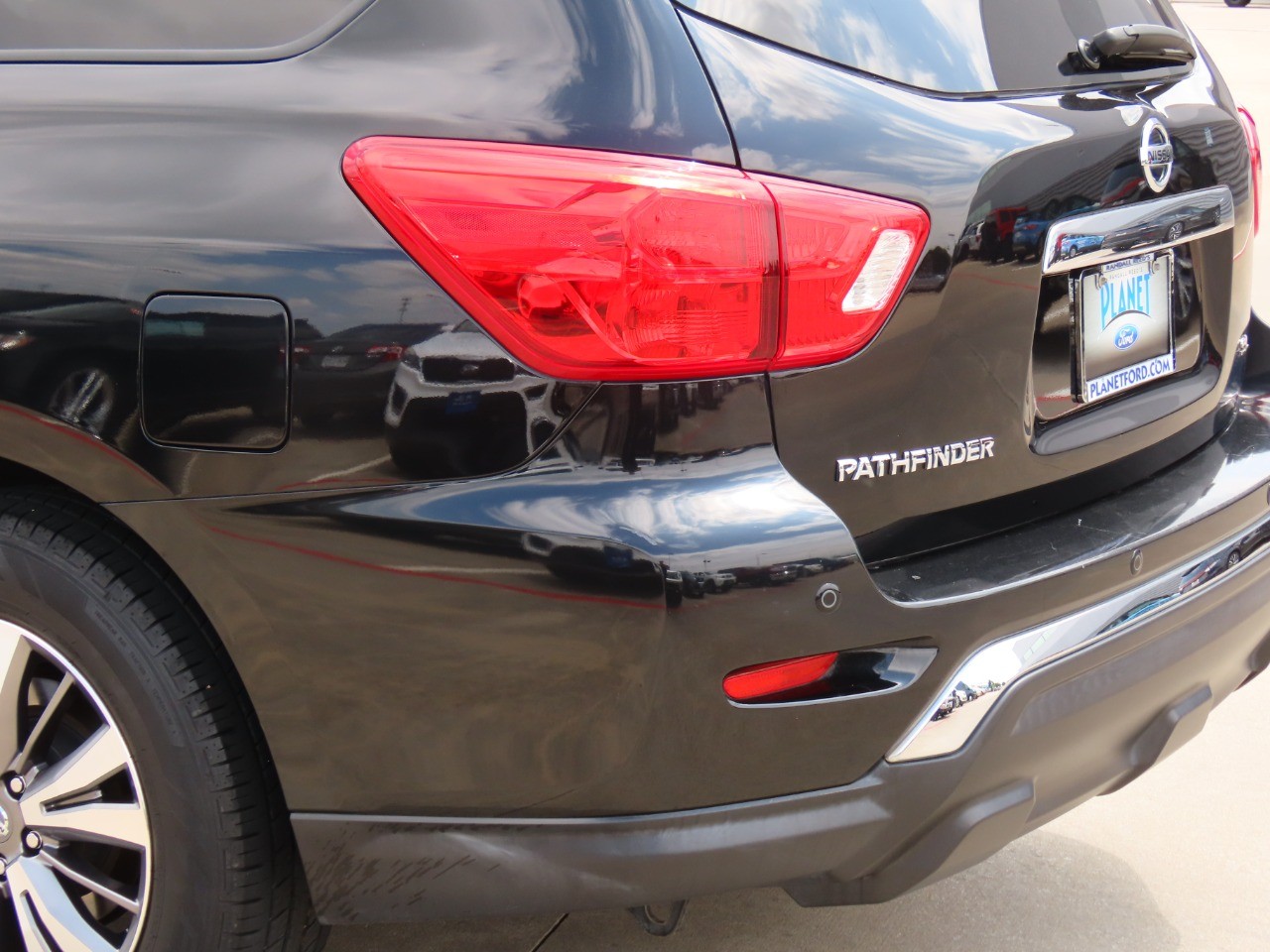 used 2020 Nissan Pathfinder car, priced at $17,999