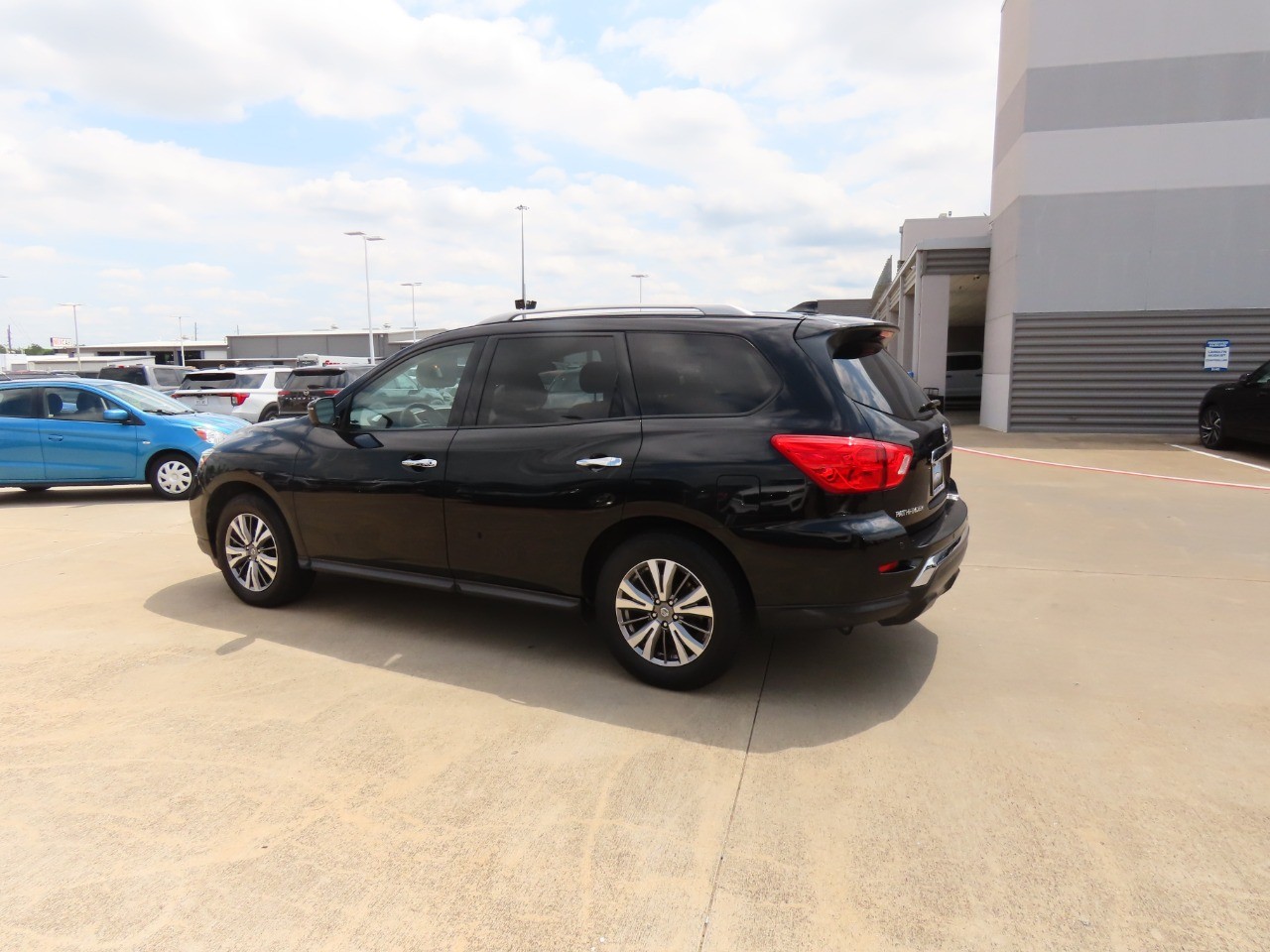 used 2020 Nissan Pathfinder car, priced at $17,999