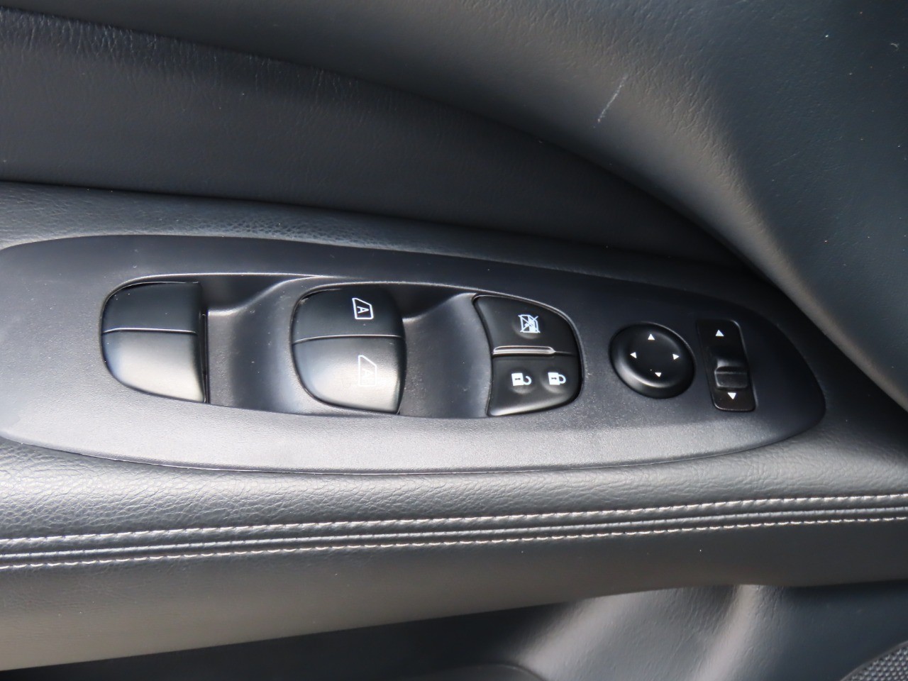 used 2020 Nissan Pathfinder car, priced at $17,999