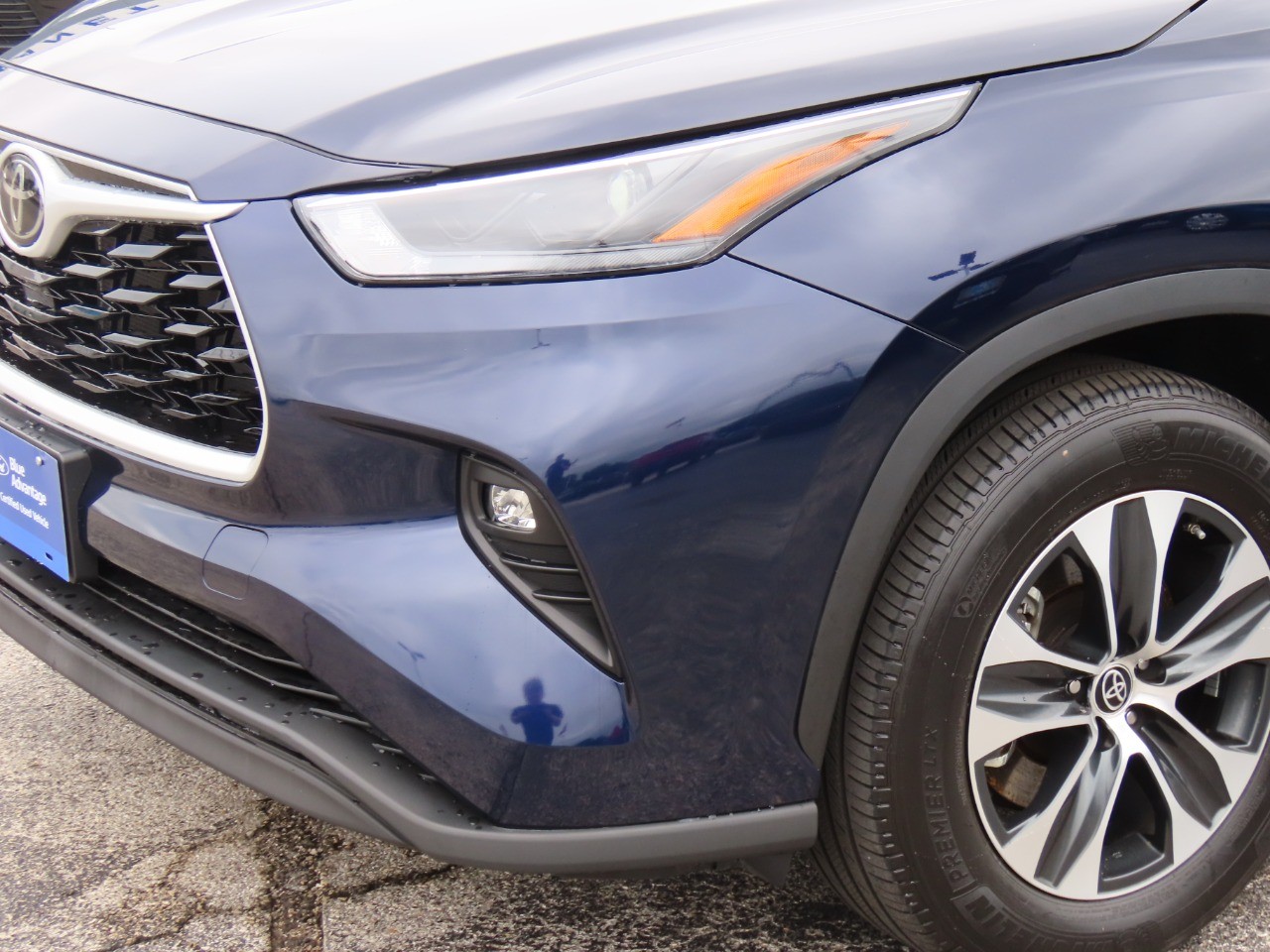 used 2022 Toyota Highlander car, priced at $37,999
