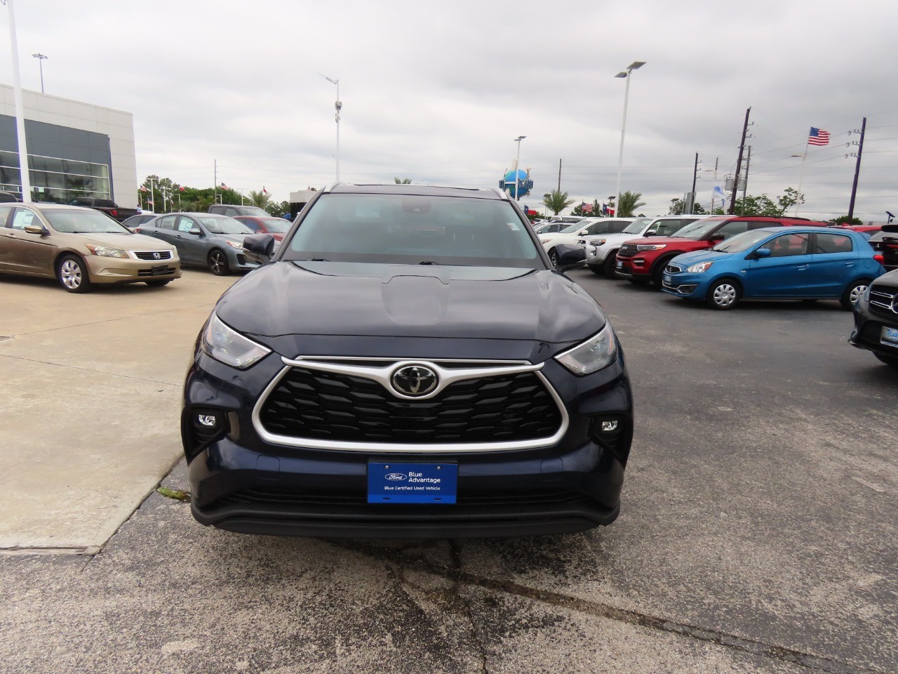 used 2022 Toyota Highlander car, priced at $37,999