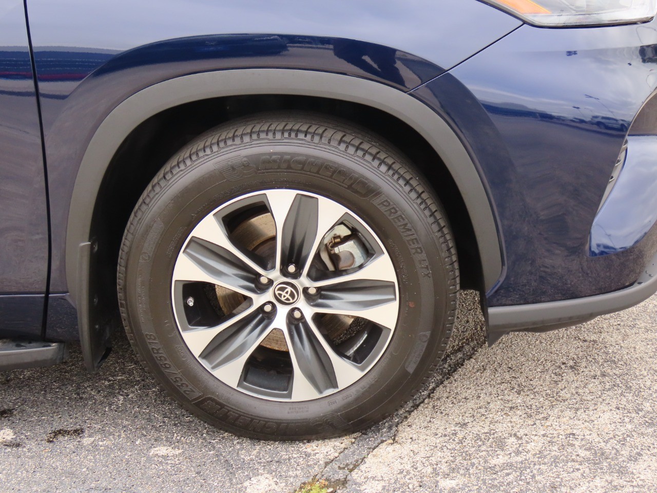 used 2022 Toyota Highlander car, priced at $37,999