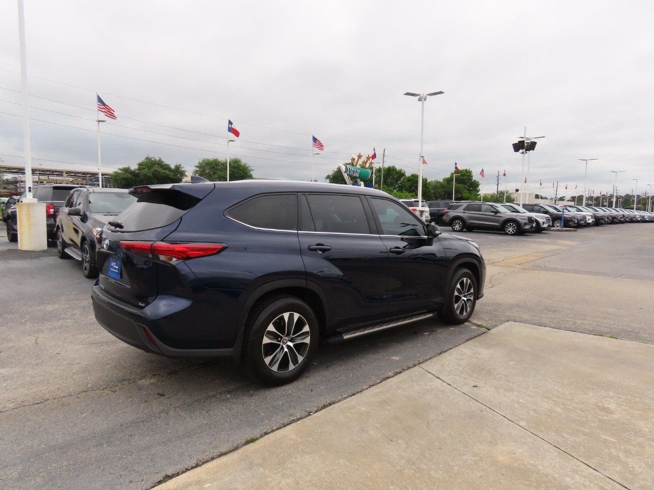 used 2022 Toyota Highlander car, priced at $37,999