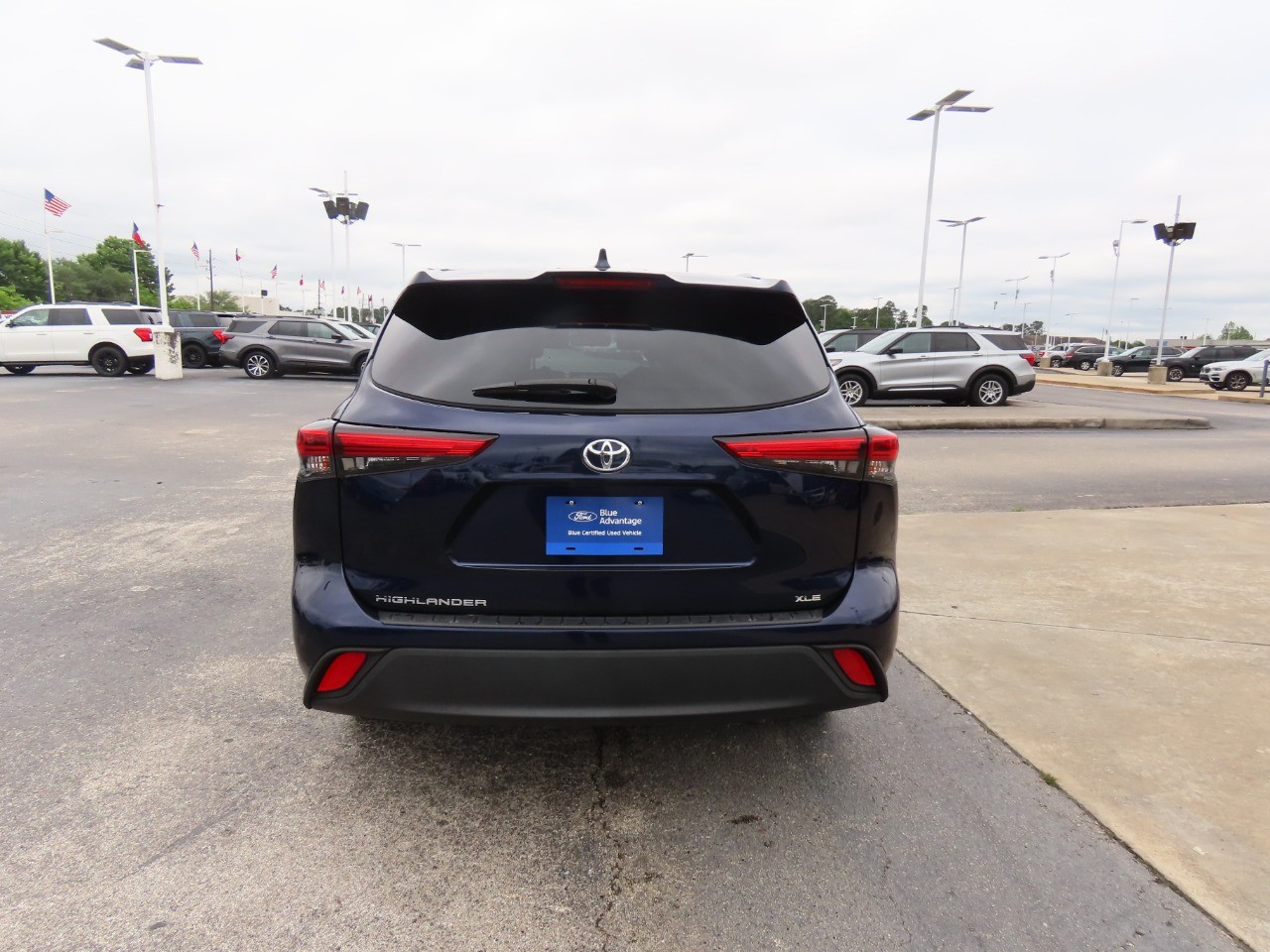 used 2022 Toyota Highlander car, priced at $37,999