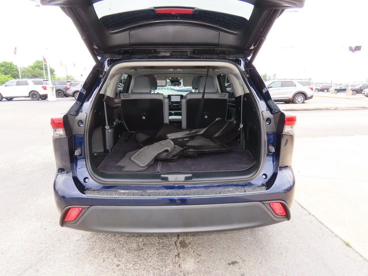 used 2022 Toyota Highlander car, priced at $37,999