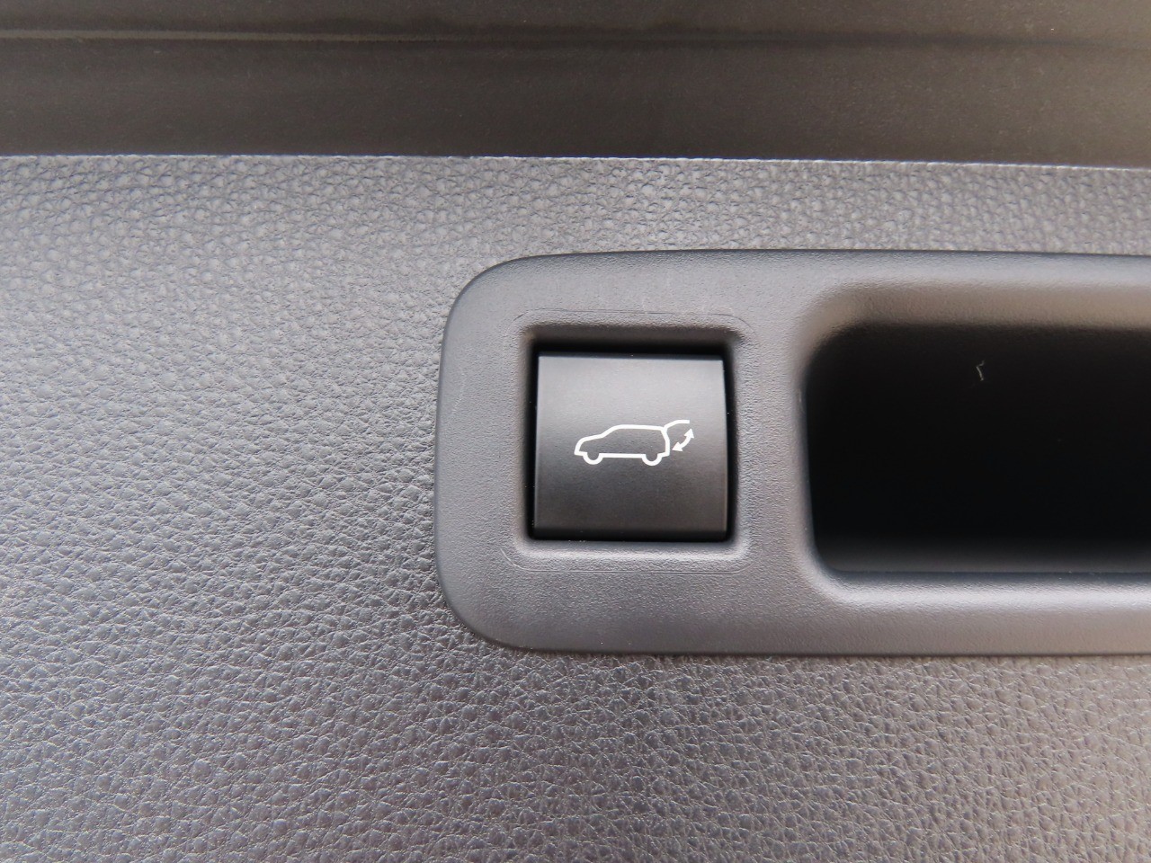 used 2022 Toyota Highlander car, priced at $37,999