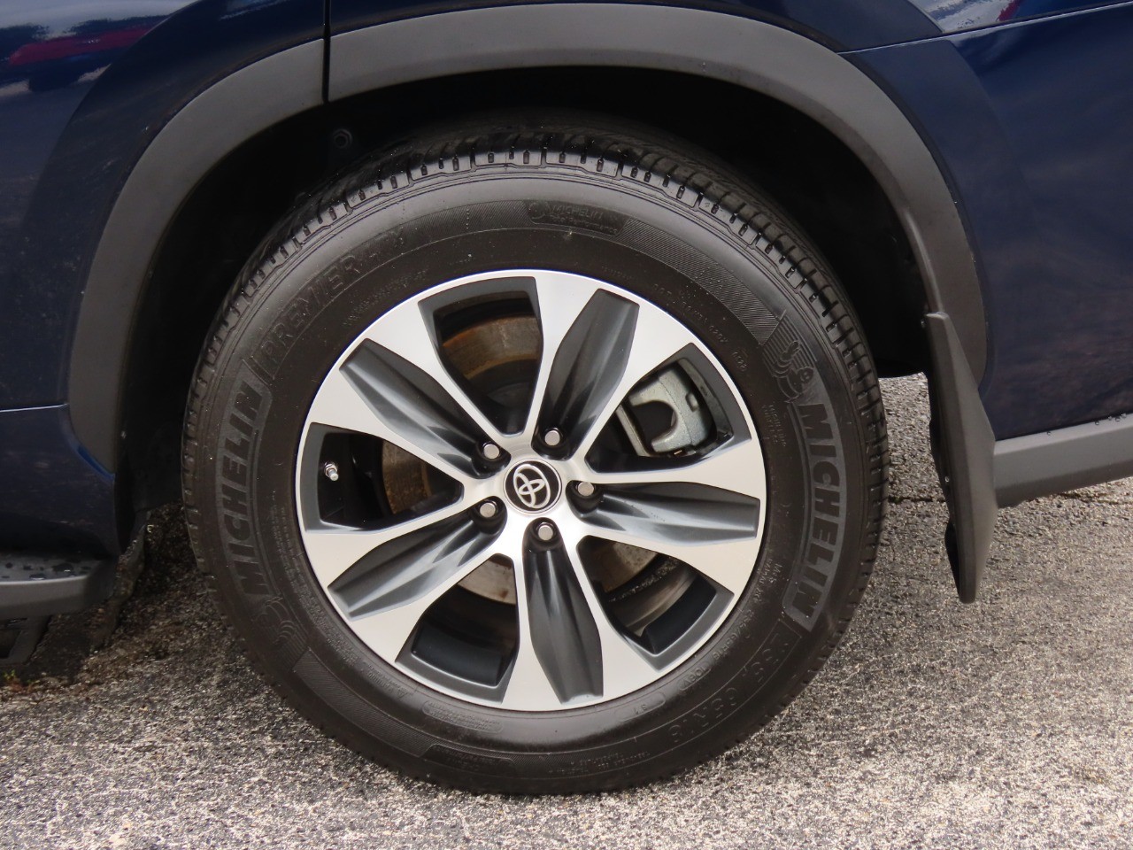 used 2022 Toyota Highlander car, priced at $37,999
