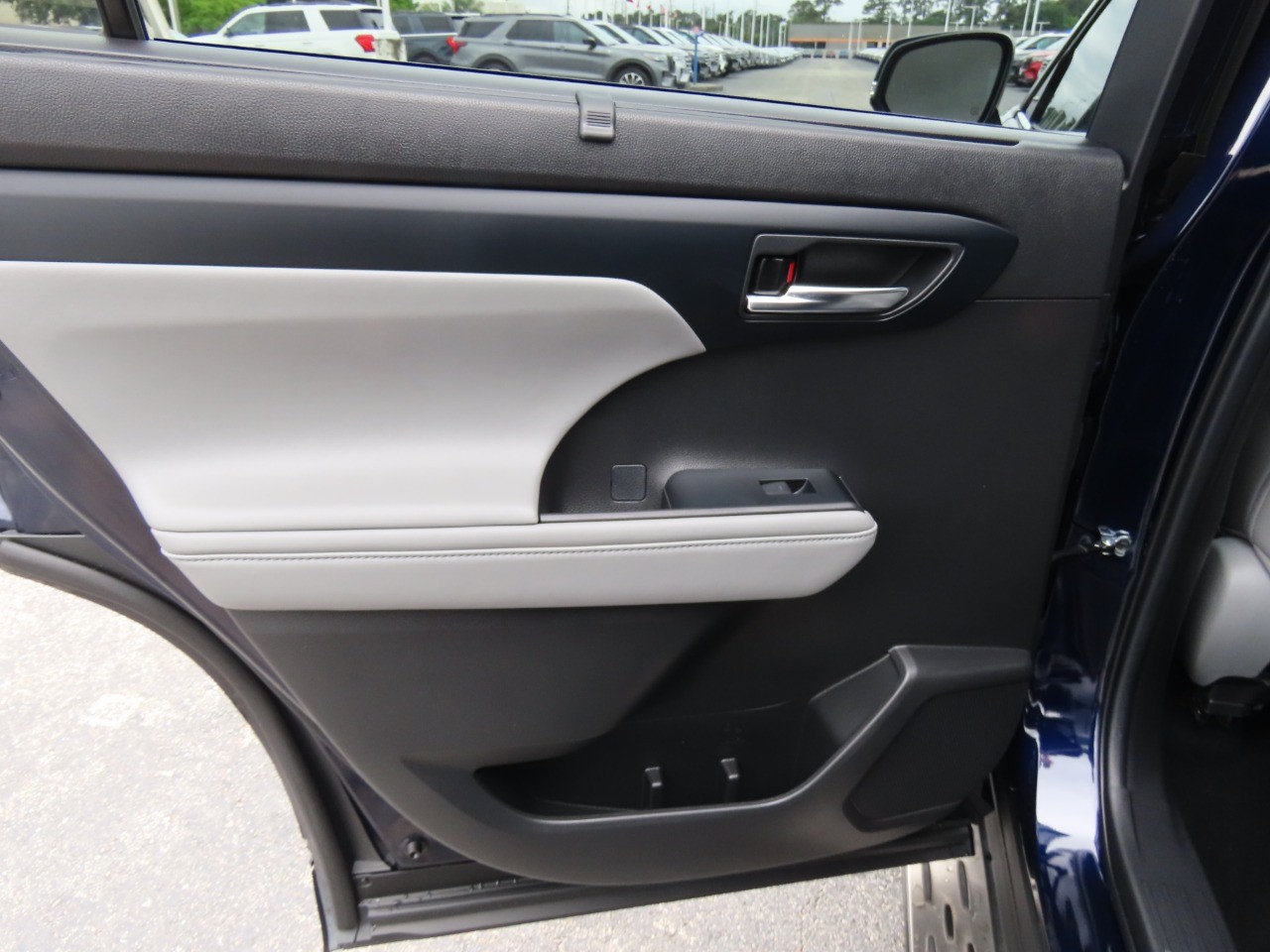 used 2022 Toyota Highlander car, priced at $37,999
