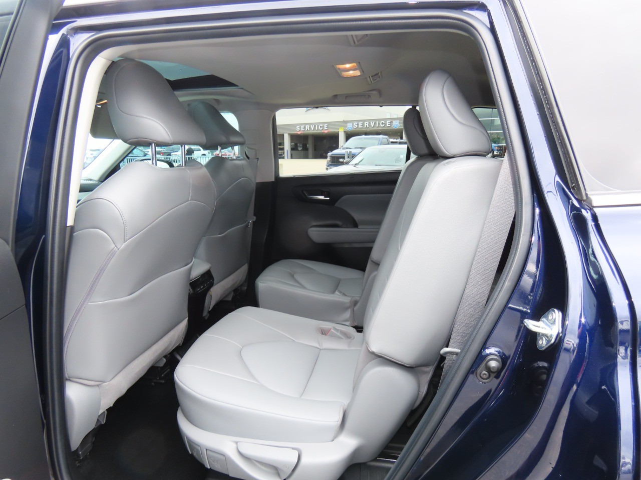 used 2022 Toyota Highlander car, priced at $37,999