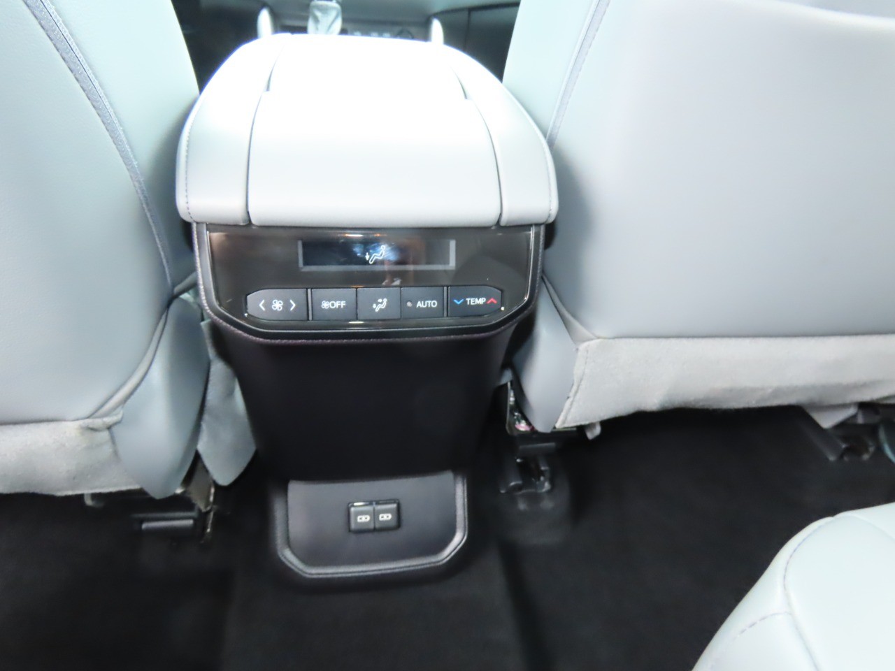 used 2022 Toyota Highlander car, priced at $37,999