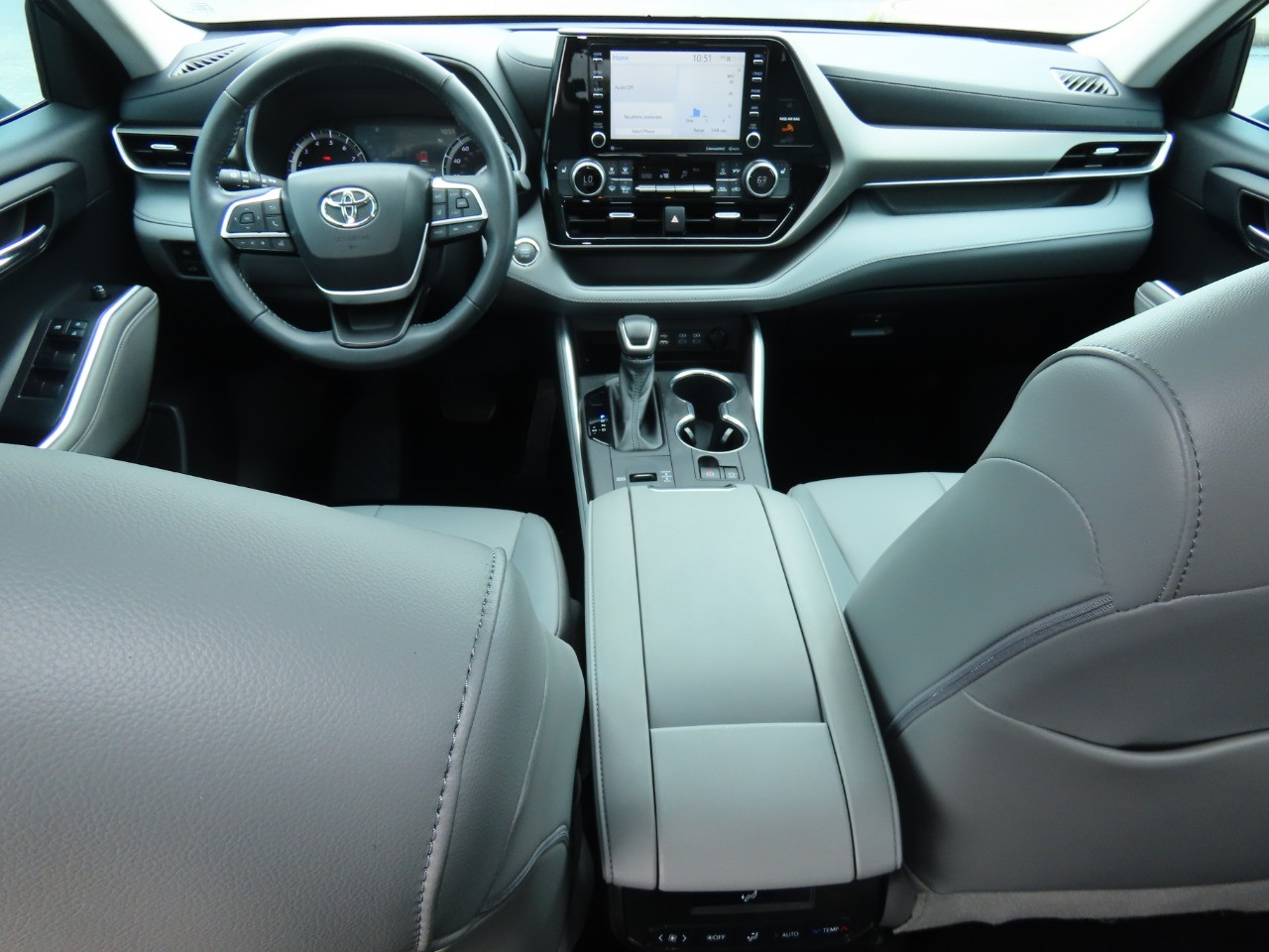 used 2022 Toyota Highlander car, priced at $37,999