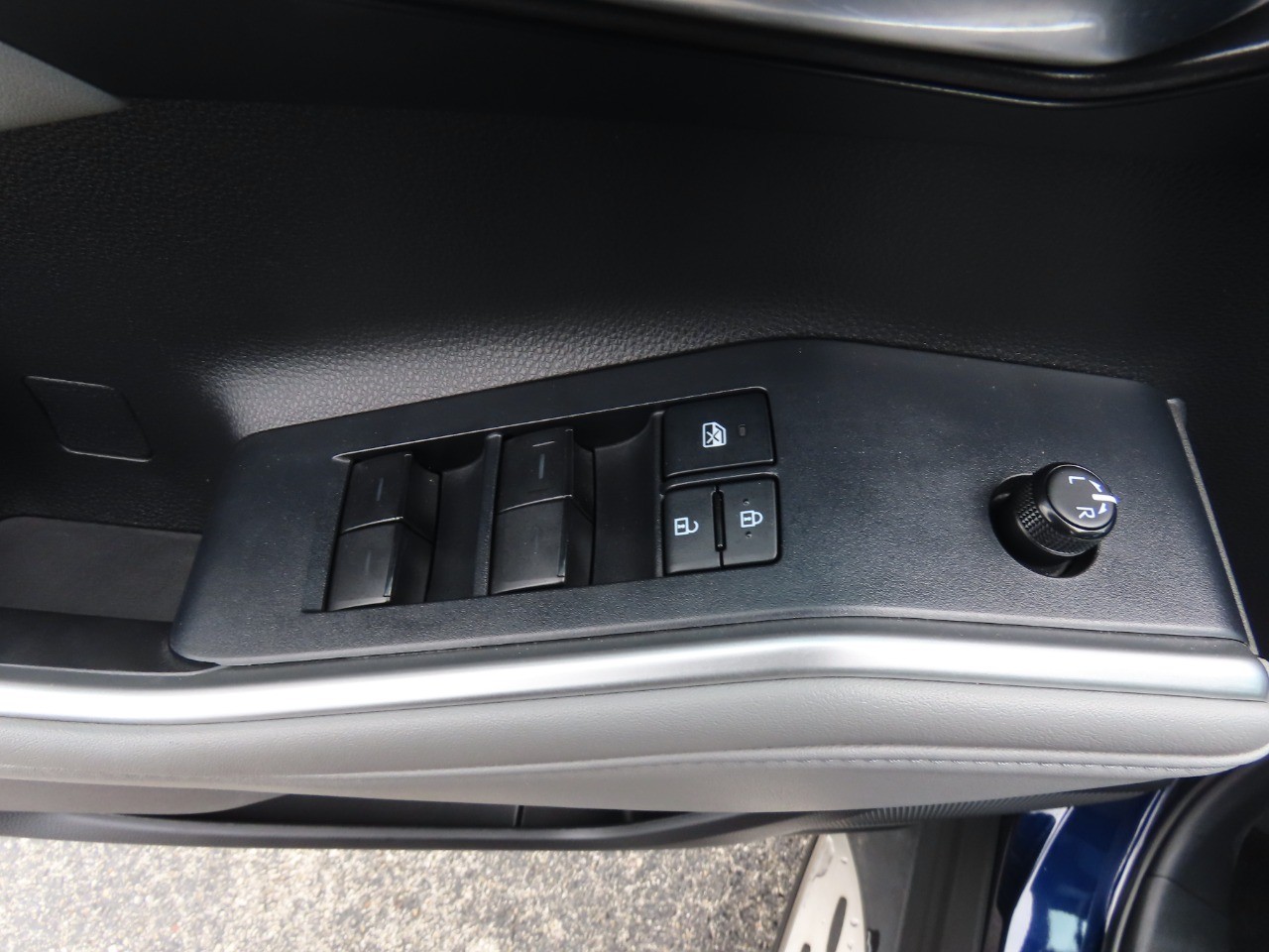 used 2022 Toyota Highlander car, priced at $37,999