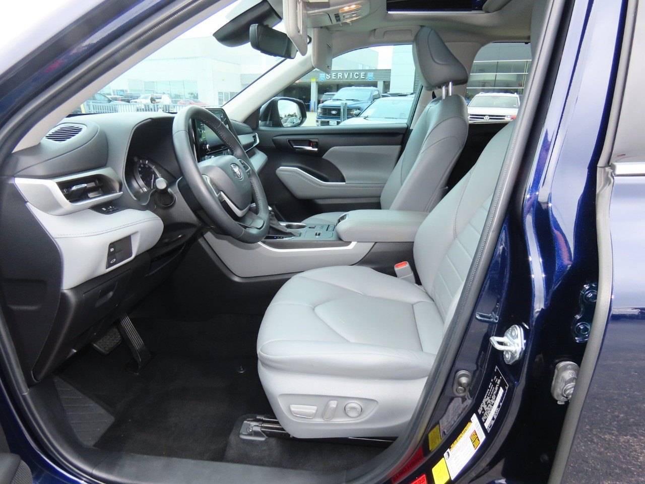 used 2022 Toyota Highlander car, priced at $37,999