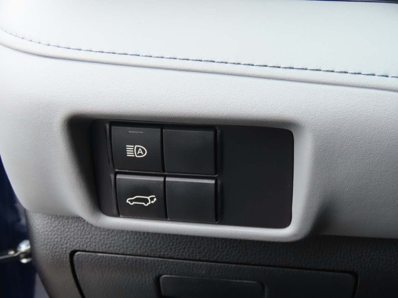 used 2022 Toyota Highlander car, priced at $37,999