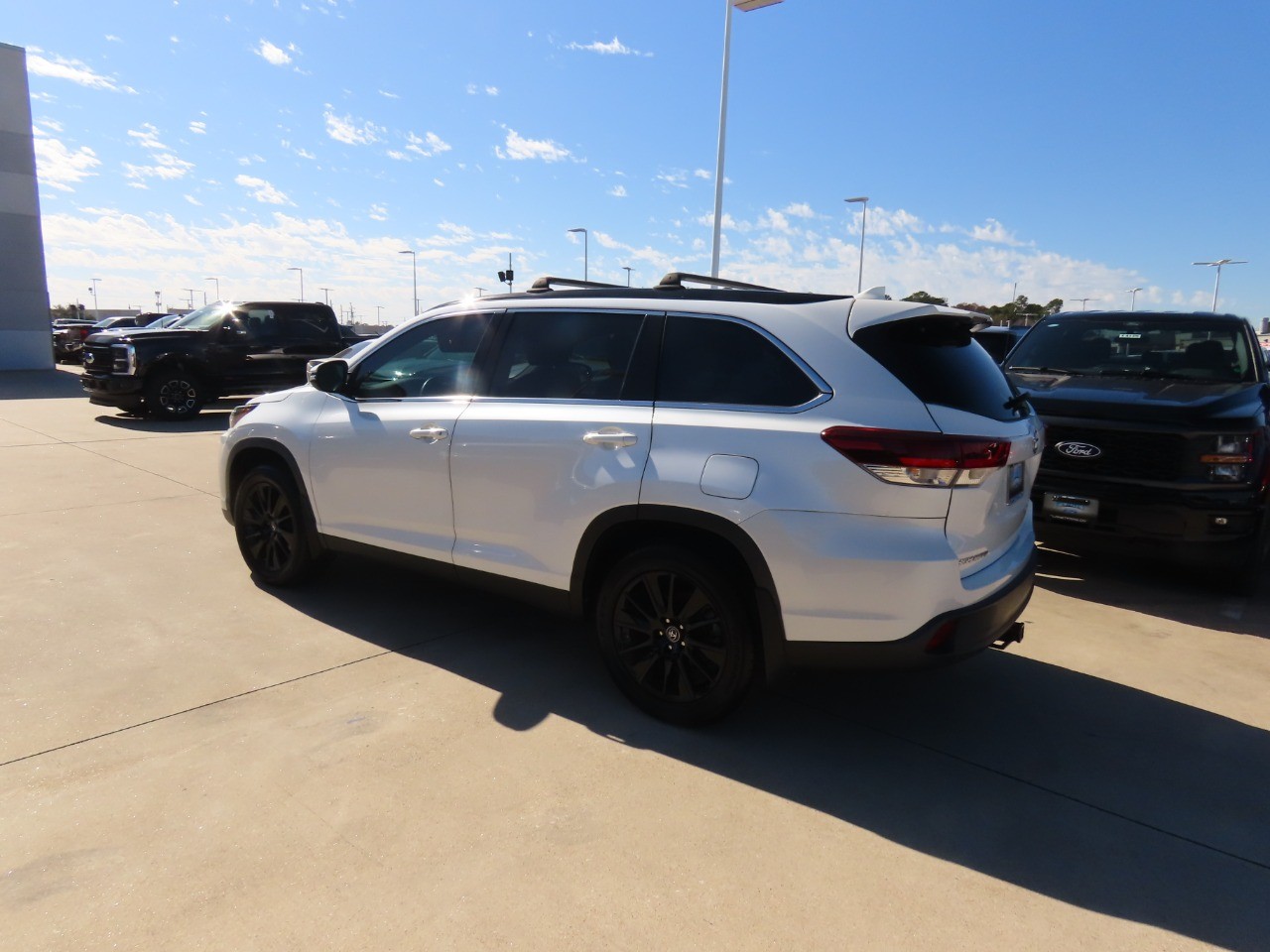 used 2019 Toyota Highlander car, priced at $28,999