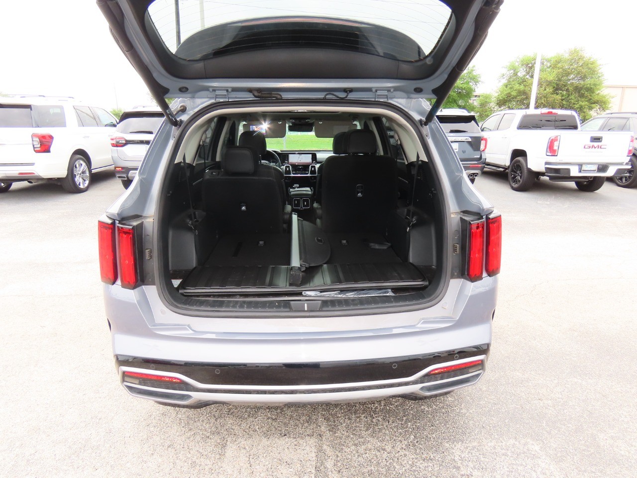 used 2023 Kia Sorento car, priced at $33,999
