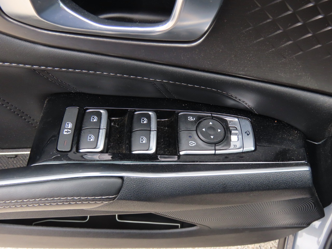 used 2023 Kia Sorento car, priced at $33,999