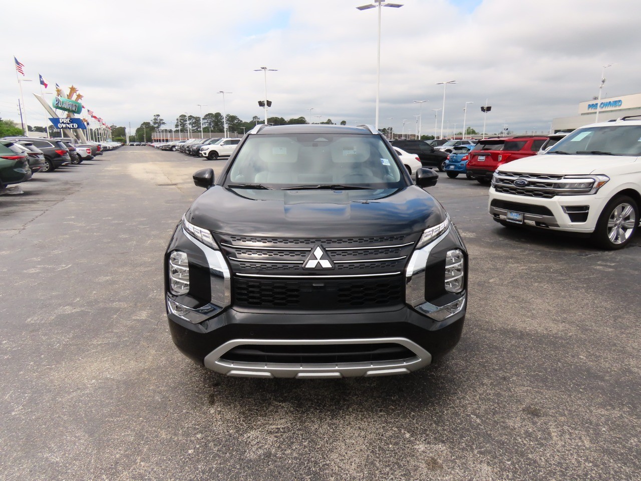 used 2024 Mitsubishi Outlander car, priced at $32,999