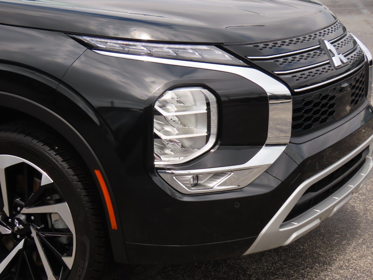used 2024 Mitsubishi Outlander car, priced at $32,999