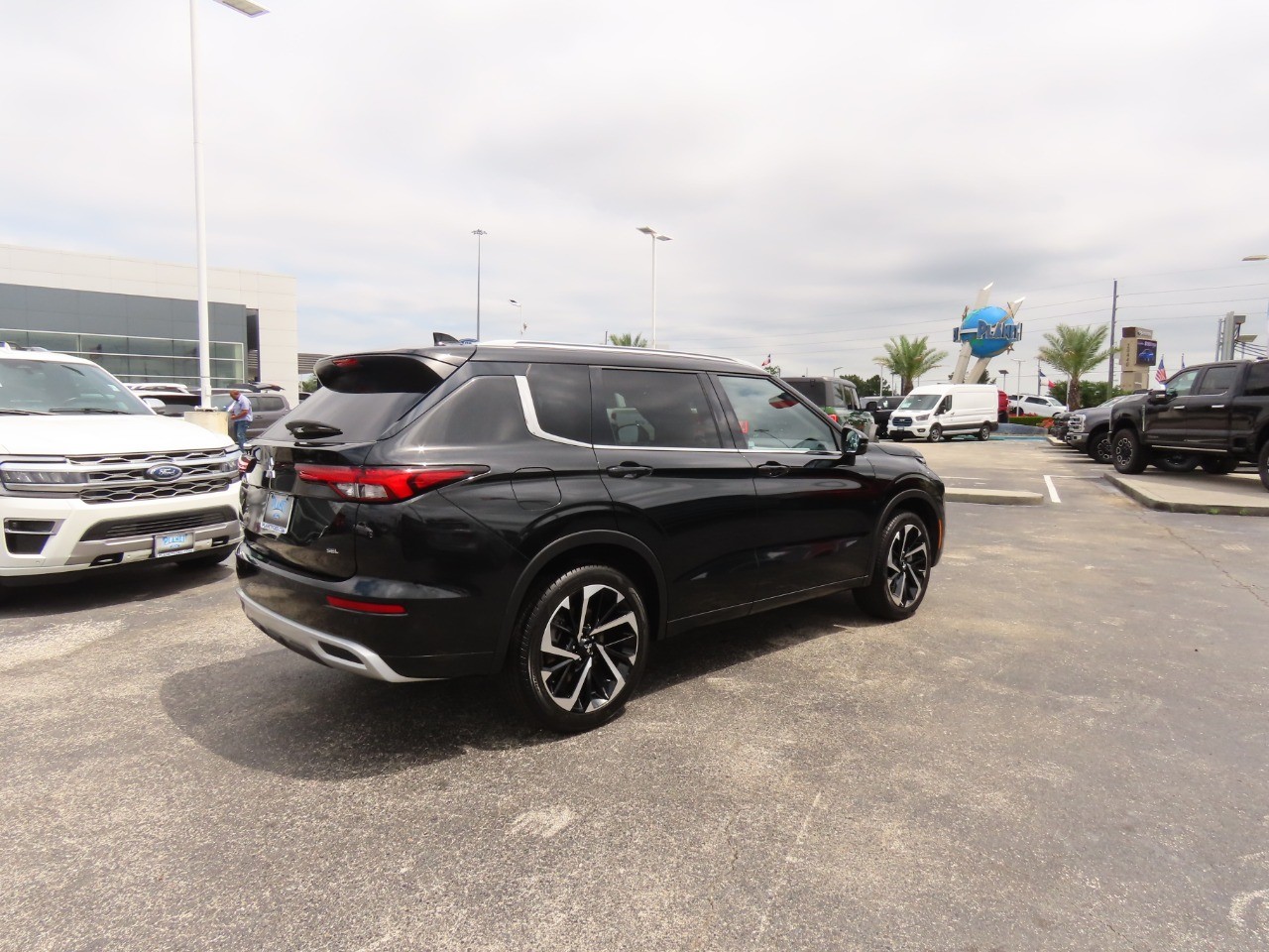 used 2024 Mitsubishi Outlander car, priced at $32,999