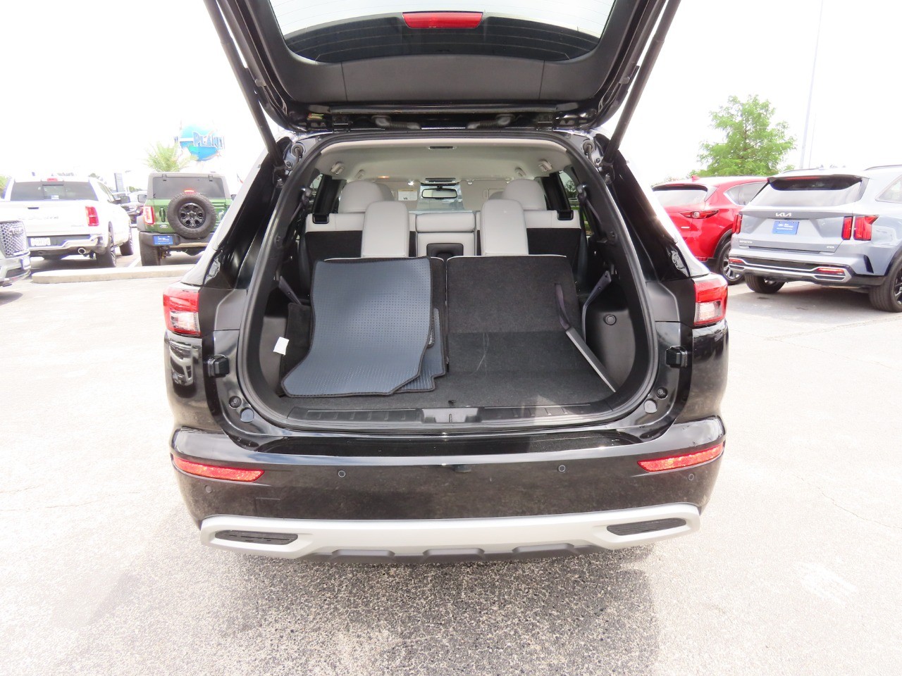 used 2024 Mitsubishi Outlander car, priced at $32,999