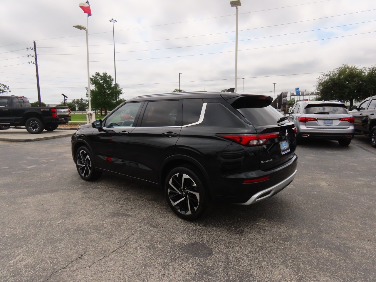 used 2024 Mitsubishi Outlander car, priced at $32,999