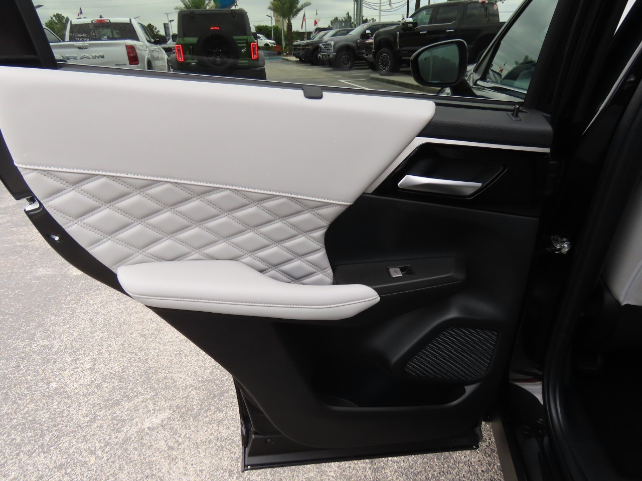 used 2024 Mitsubishi Outlander car, priced at $32,999