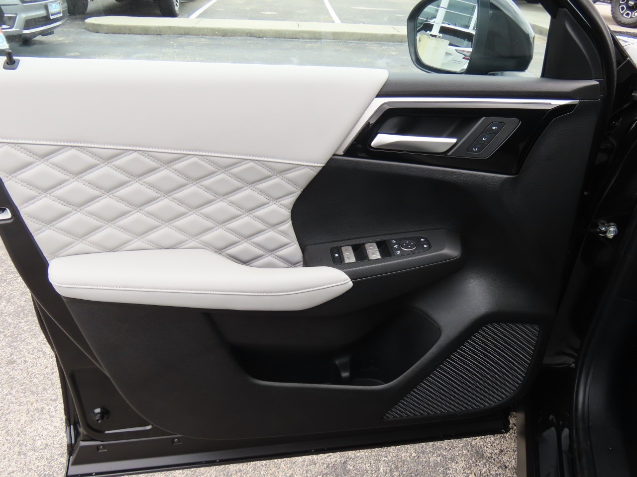used 2024 Mitsubishi Outlander car, priced at $32,999