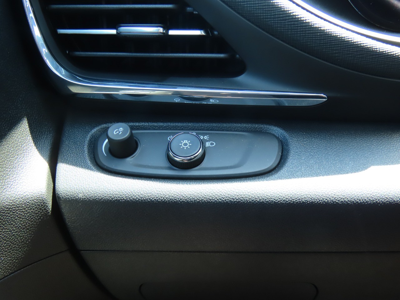 used 2025 Buick Envista car, priced at $24,999