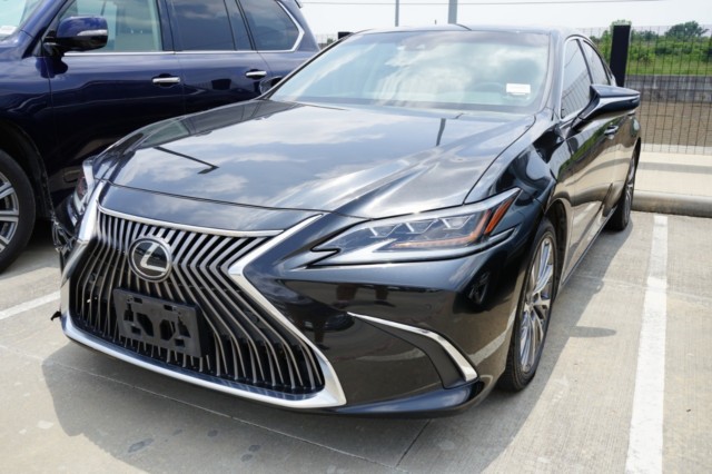 used 2019 Lexus ES car, priced at $30,400